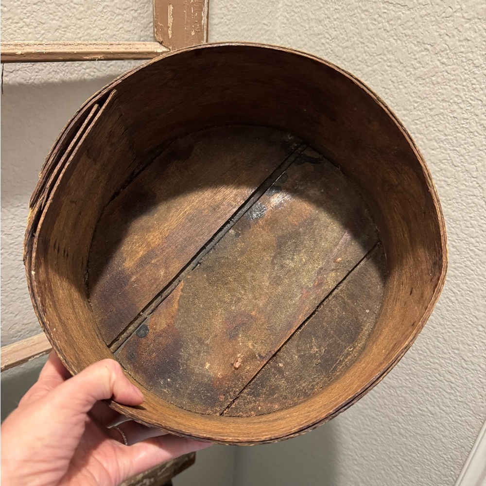 Vintage Wooden Round Box - Picture 5 of 6